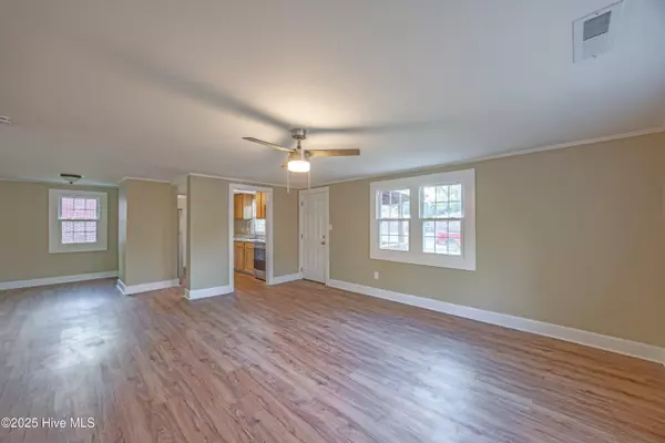 Wallace, NC 28466,214 Pine ST