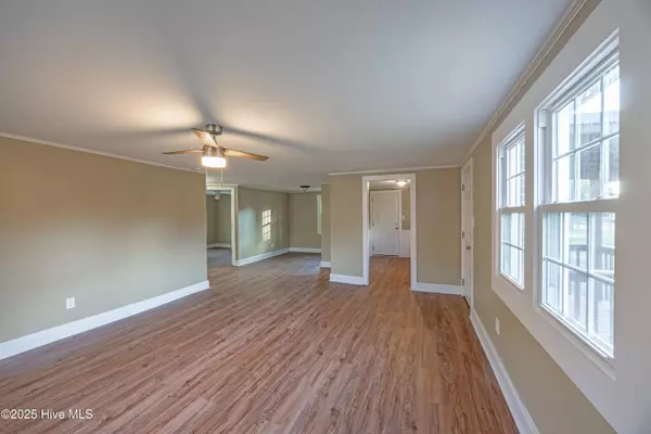 Wallace, NC 28466,214 Pine ST