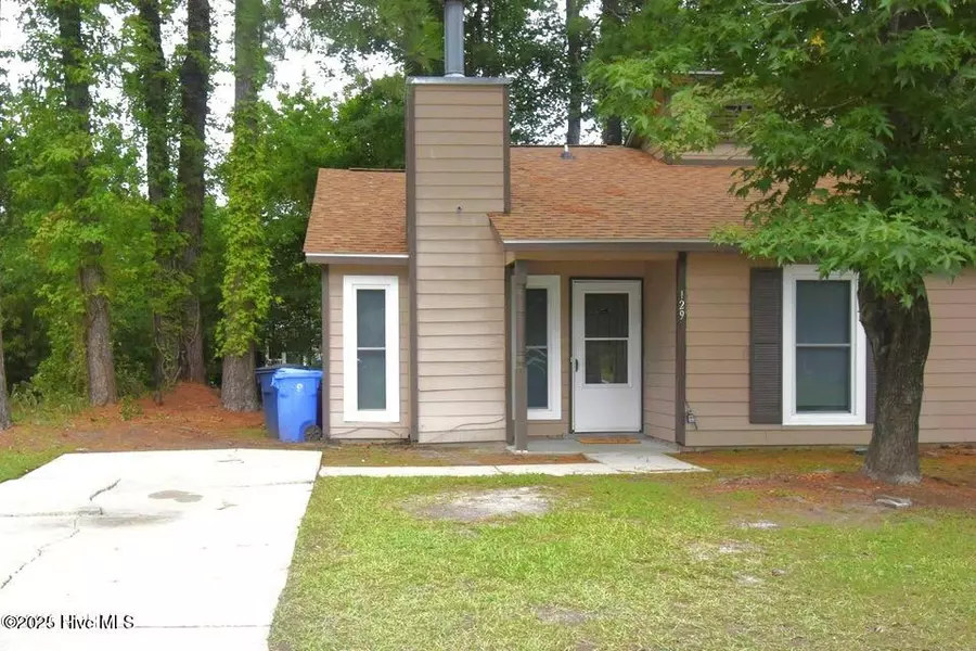 129 Twinwood DR, Jacksonville, NC 28546