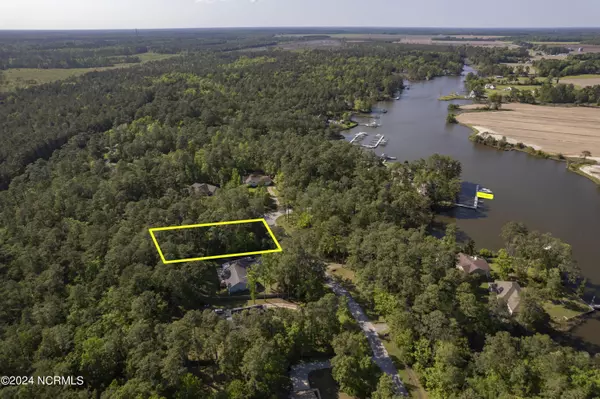 Oriental, NC 28571,109 Spinnaker Point RD N