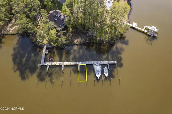 Oriental, NC 28571,109 Spinnaker Point RD N