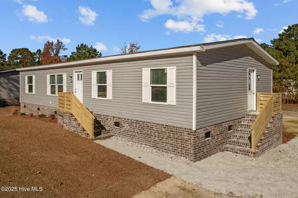 300 N Red Maple CT, Swansboro, NC 28584