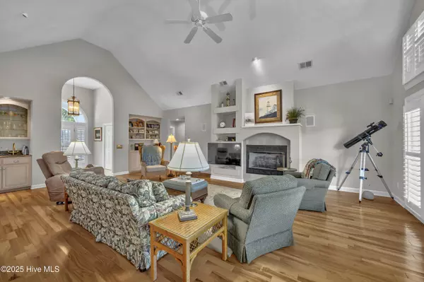 Bolivia, NC 28422,1799 Red Cardinal LN SE