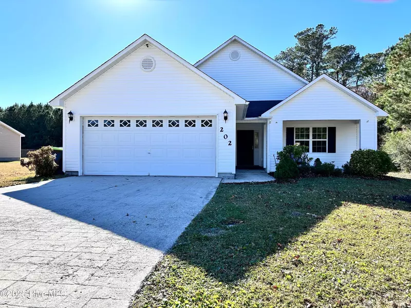 202 Scout LN, Chinquapin, NC 28521