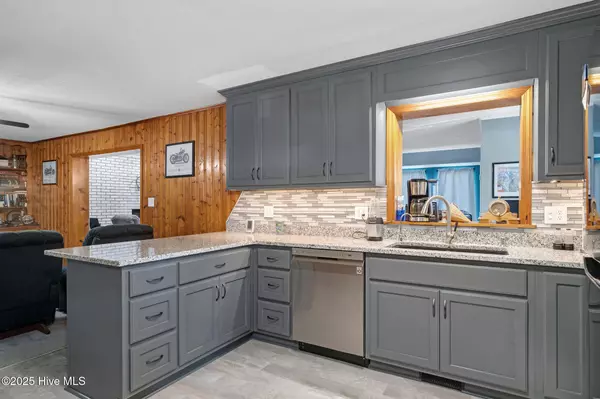 Teachey, NC 28464,112 Mcmillan ST