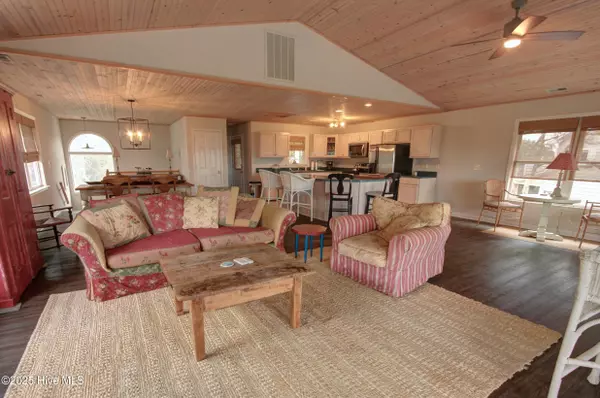 Surf City, NC 28445,102 S Harbor DR