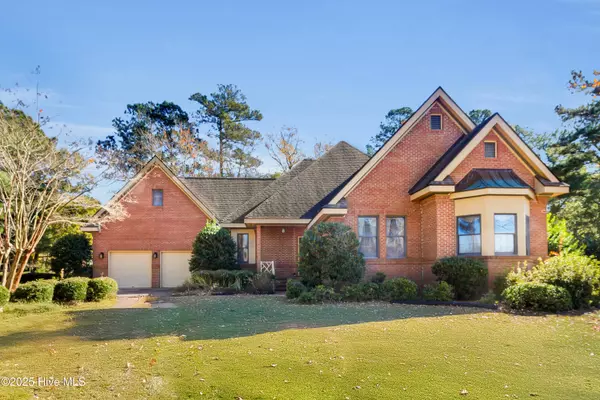 6001 Club House DR, New Bern, NC 28562