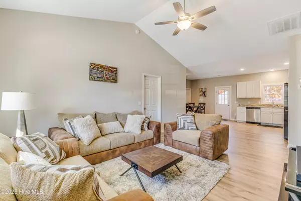 Southport, NC 28461,286 Elm ST