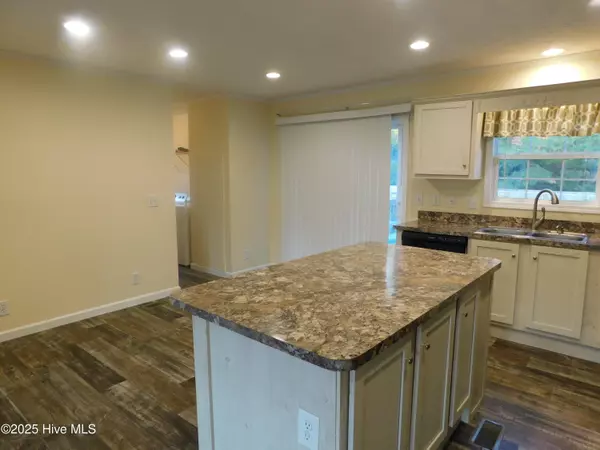 Beaufort, NC 28516,1019 Harkers Island RD