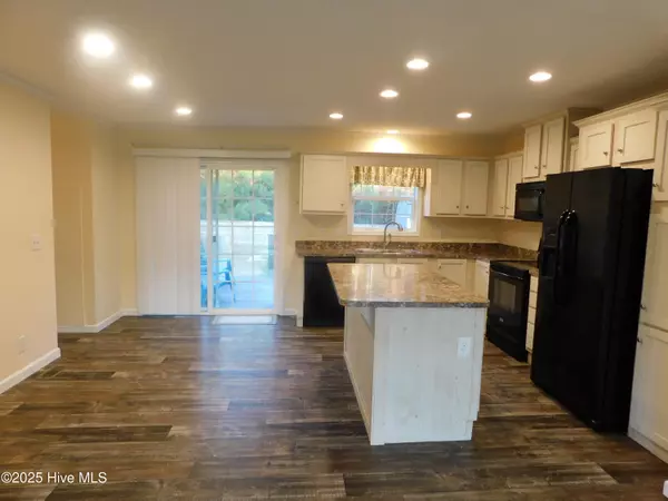 Beaufort, NC 28516,1019 Harkers Island RD