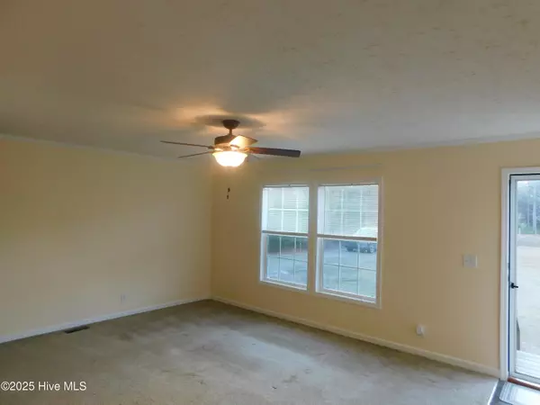 Beaufort, NC 28516,1019 Harkers Island RD