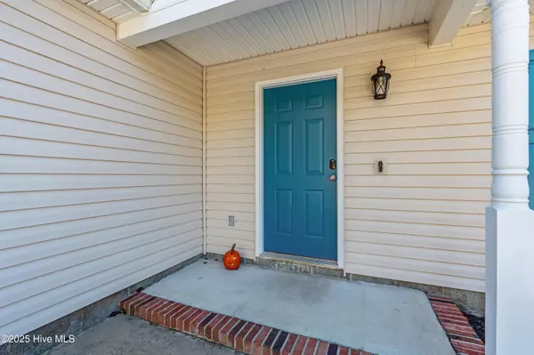 Southport, NC 28461,231 Cherry RD