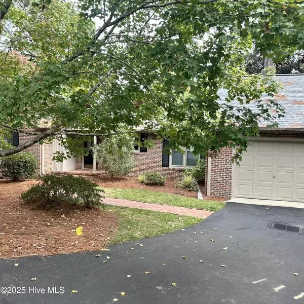 9 Saint James CIR, Southern Pines, NC 28387