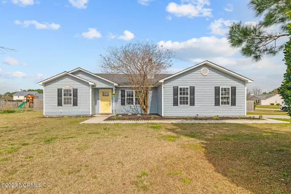 101 N Ivy DR, Hubert, NC 28539