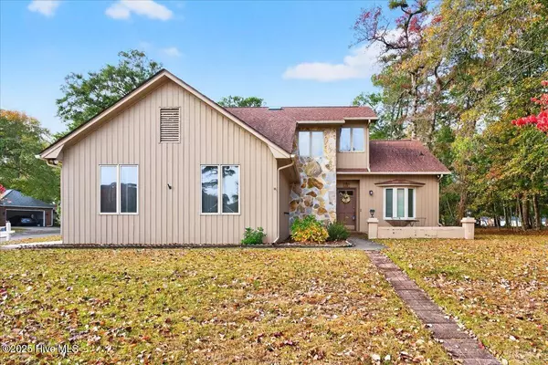 1618 Woodland CT SW, Ocean Isle Beach, NC 28469