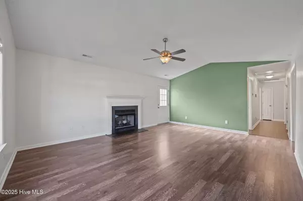 Hubert, NC 28539,426 Boysenberry LN