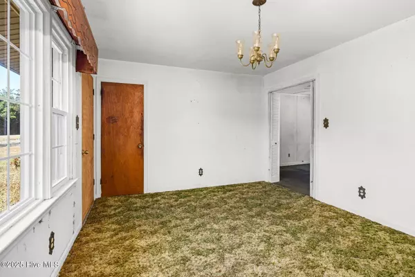 Pinetops, NC 27864,526 Maccripine RD