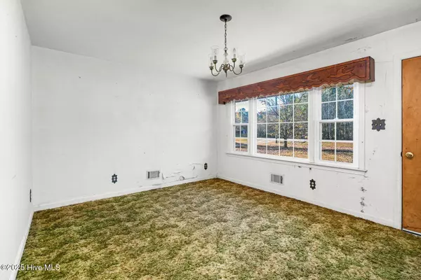 Pinetops, NC 27864,526 Maccripine RD