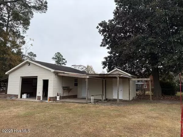 Kinston, NC 28504,1729 Holly Ridge RD