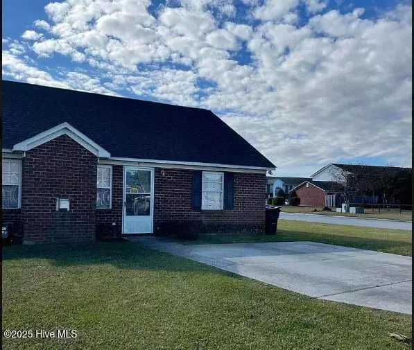 3213 Parkway CT, Greenville, NC 27834