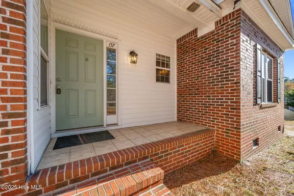 Holly Ridge, NC 28445,157 Dixon RD