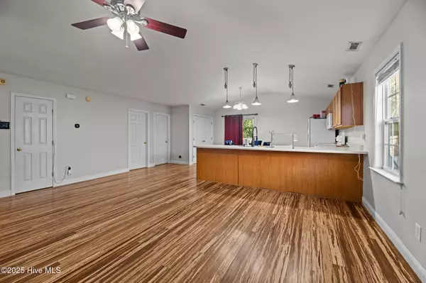 New Bern, NC 28560,132 Oakley DR