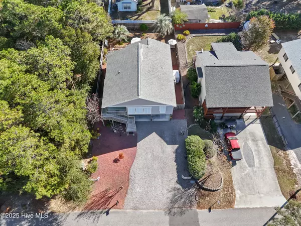 Oak Island, NC 28465,226 NE 43rd ST