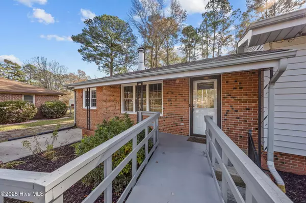 New Bern, NC 28562,1002 Albemarle CT