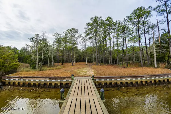 Oriental, NC 28571,202 Mills RD