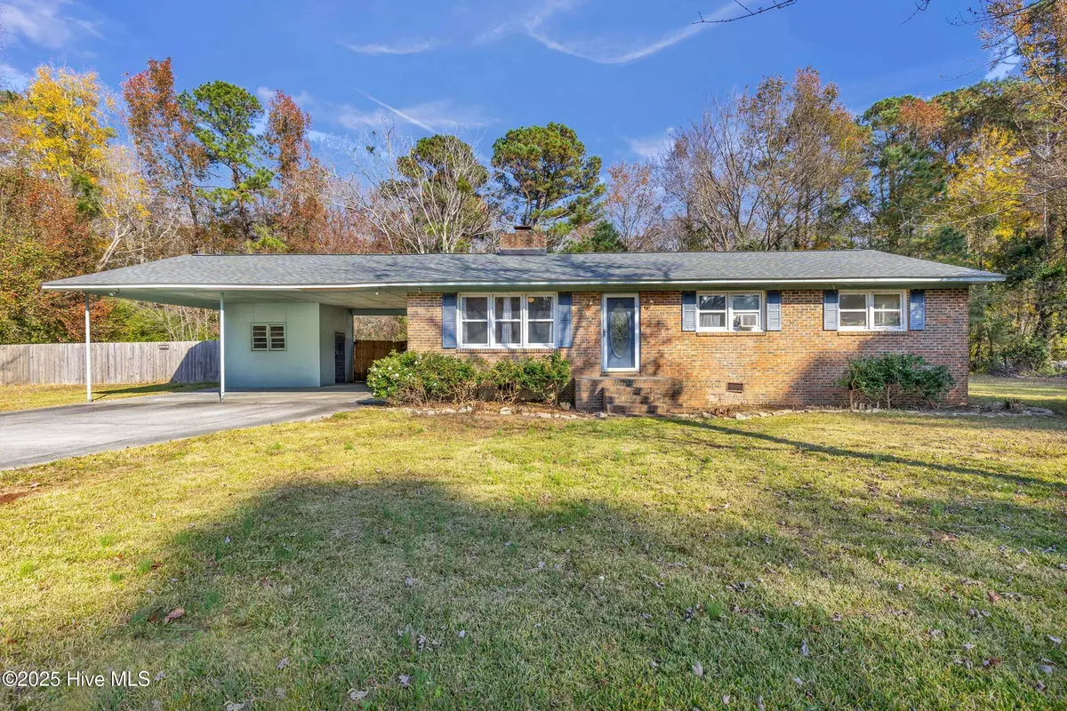 Lake Waccamaw, NC 28450,306 Crabapple LN