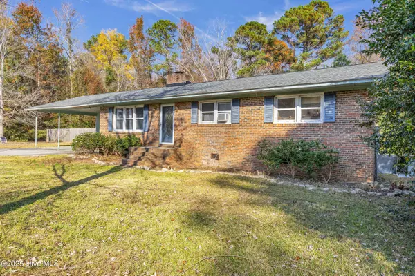 Lake Waccamaw, NC 28450,306 Crabapple LN