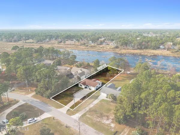 Southport, NC 28461,821 S Shore DR