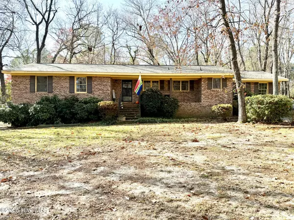 211 Tartan TRL, Southern Pines, NC 28387