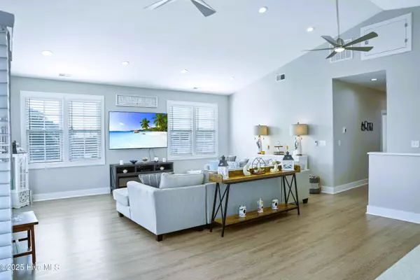 Atlantic Beach, NC 28512,207 Fairview ST