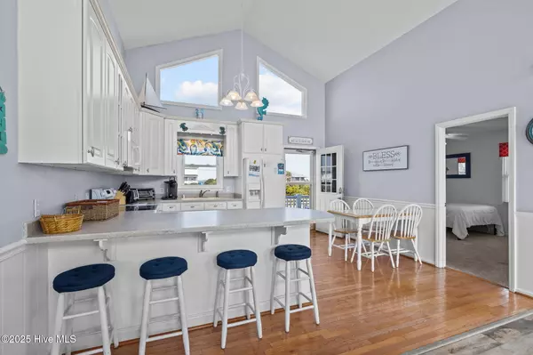 Emerald Isle, NC 28594,2106 Ocean DR