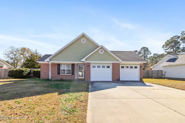 106 Hawthorn DR, Raeford, NC 28376