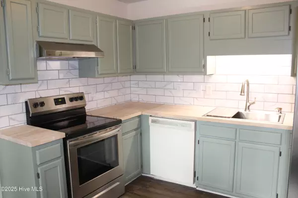 New Bern, NC 28562,3106 Macon CT