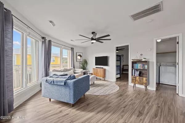 North Topsail Beach, NC 28460,3045 Island DR