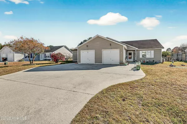 Hubert, NC 28539,130 Charlton RD