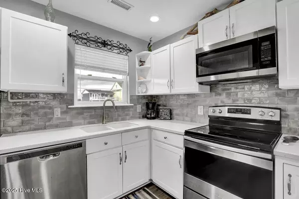 North Topsail Beach, NC 28460,3802 Island DR