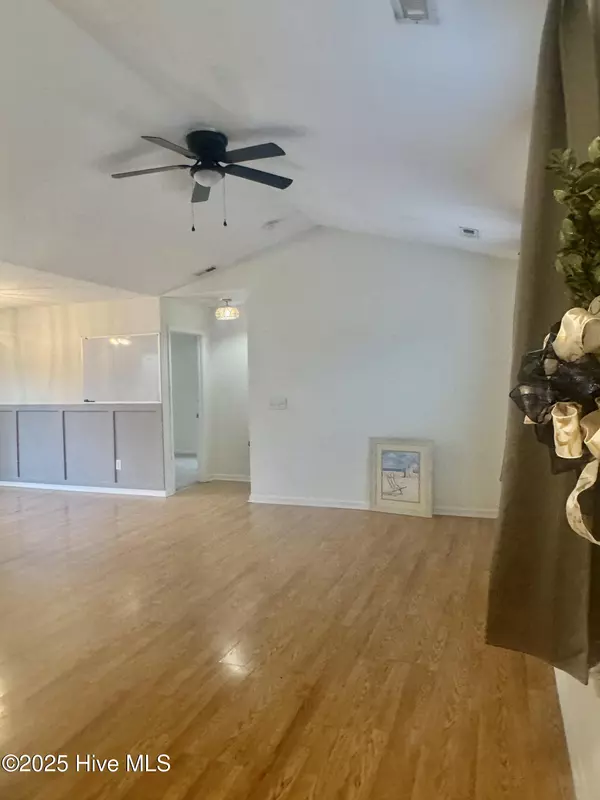 Holly Ridge, NC 28445,206 Red Carnation DR