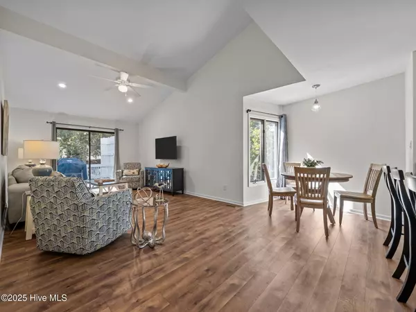 Pine Knoll Shores, NC 28512,131 Oakleaf DR