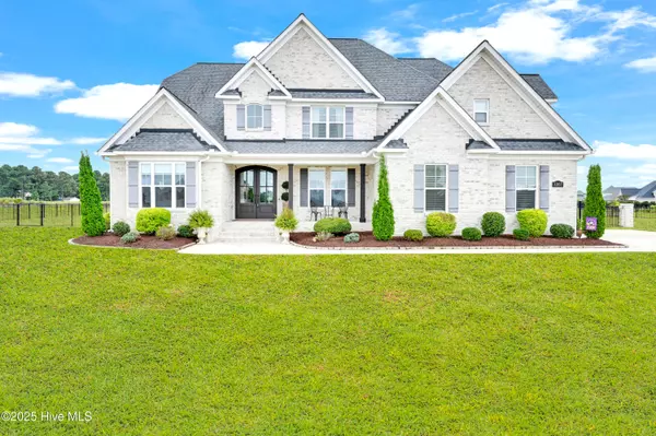 1357 Autumn Lakes DR, Grimesland, NC 27837