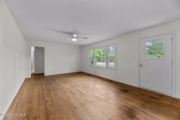 New Bern, NC 28562,607 Pinetree DR