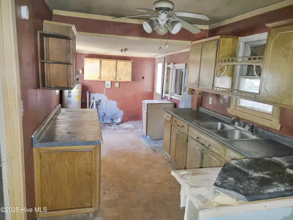 New Bern, NC 28560,214 James Arthur AVE