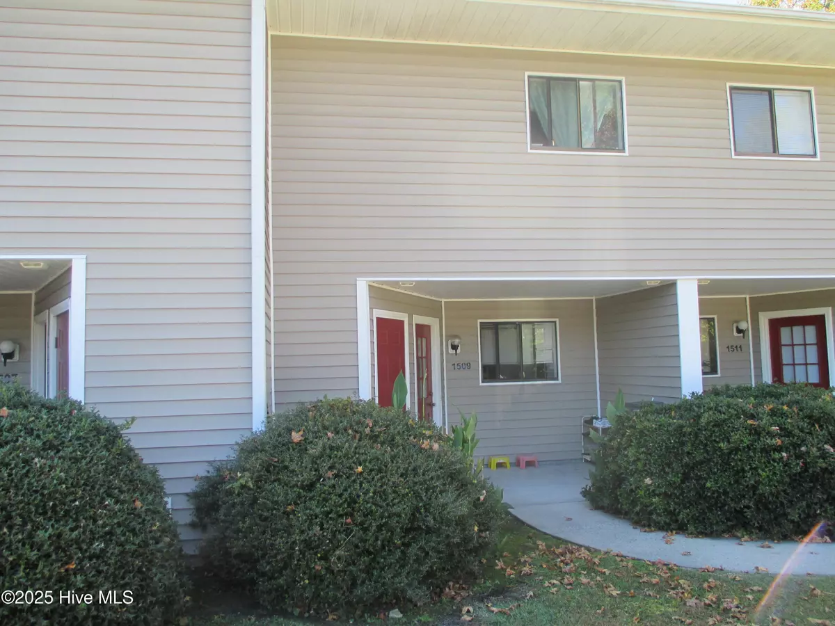 New Bern, NC 28562,1509 College WAY