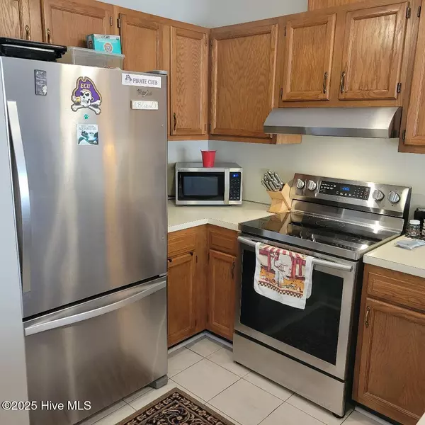 Greenville, NC 27834,137 W Victoria CT #E