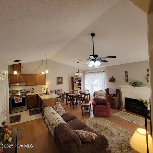 Greenville, NC 27834,137 W Victoria CT #E