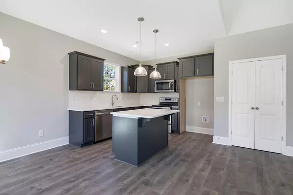 Aberdeen, NC 28315,403 Kerr Lake RD