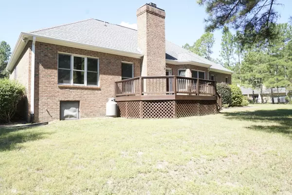 Pinehurst, NC 28374,400 SE Lake Forest DR